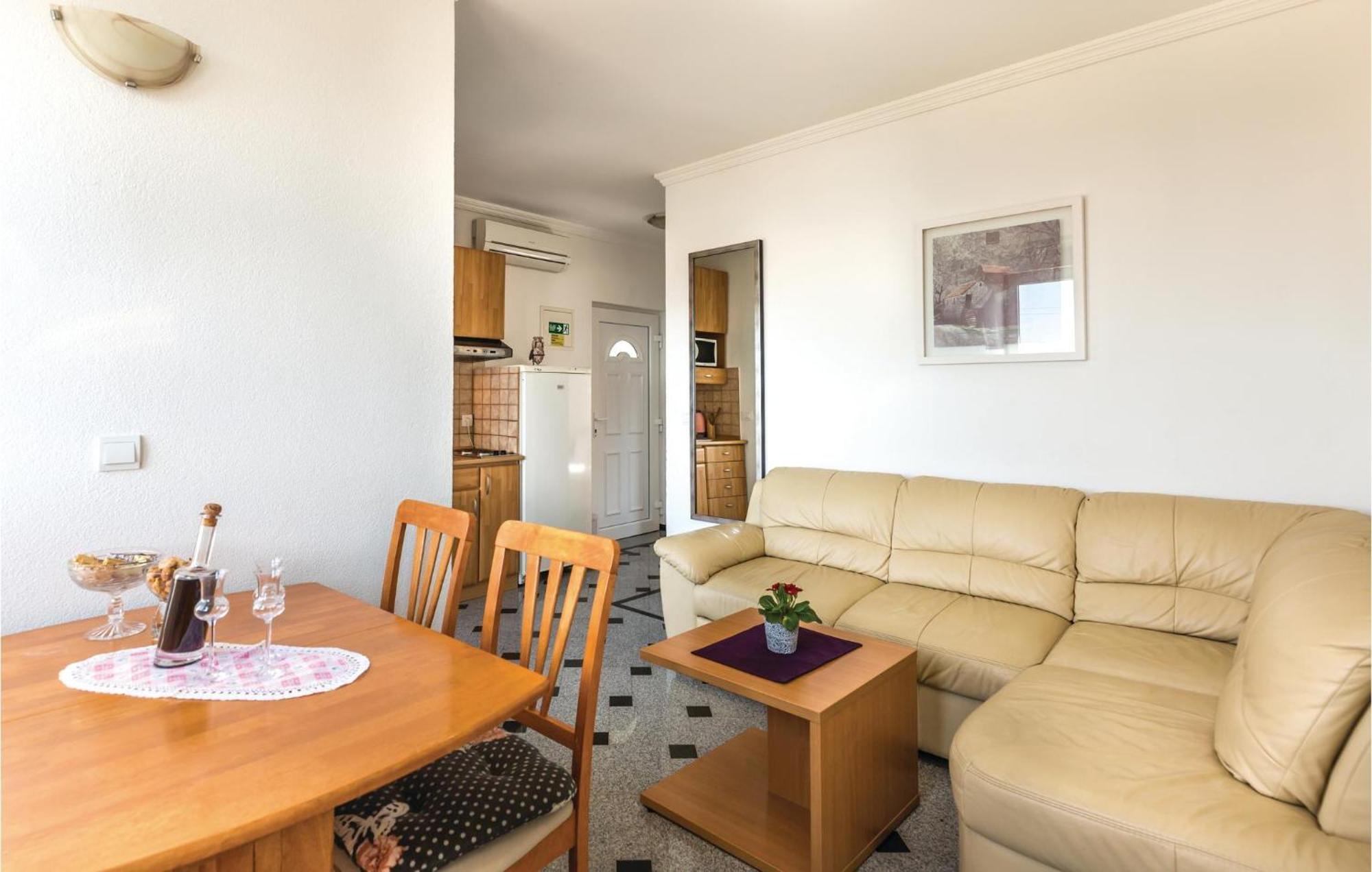 Amazing Apartment In Makarska With House Sea View Eksteriør bilde