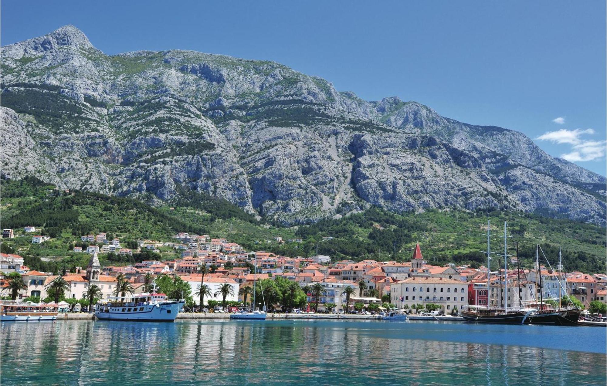 Amazing Apartment In Makarska With House Sea View Eksteriør bilde