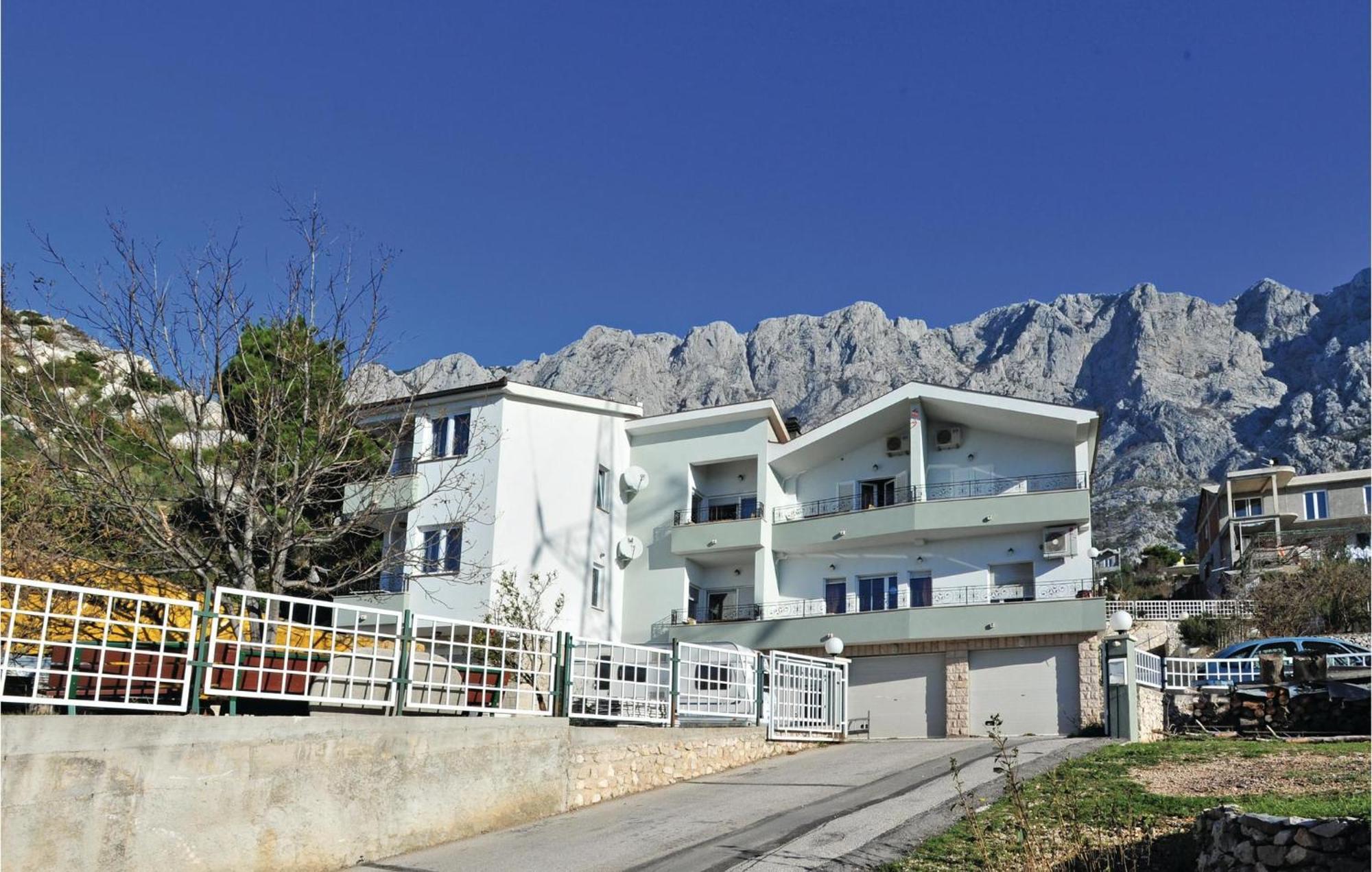 Amazing Apartment In Makarska With House Sea View Eksteriør bilde