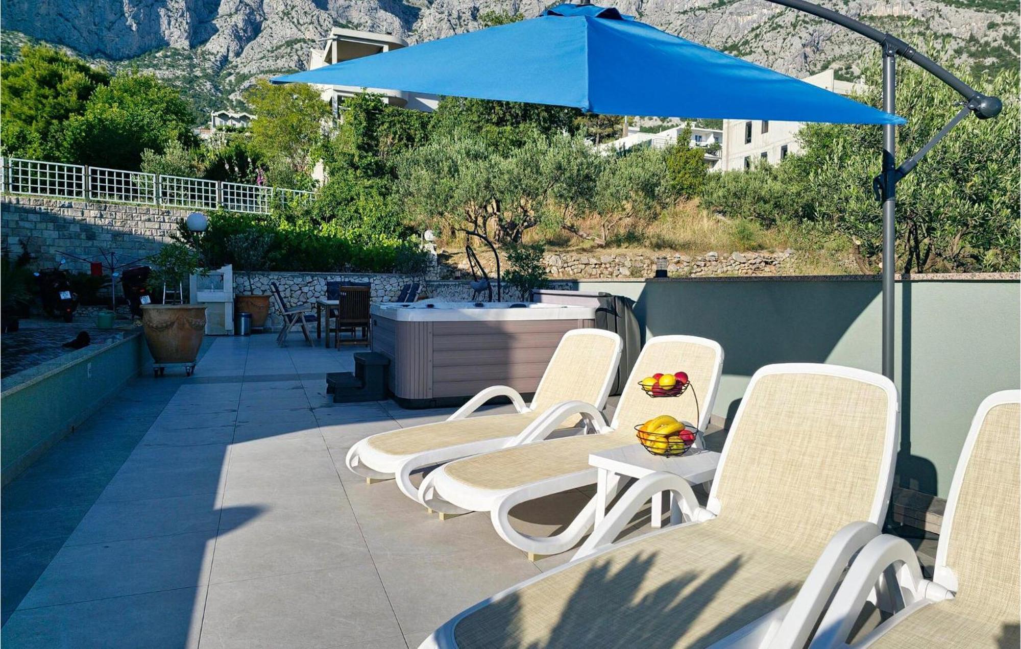 Amazing Apartment In Makarska With House Sea View Eksteriør bilde
