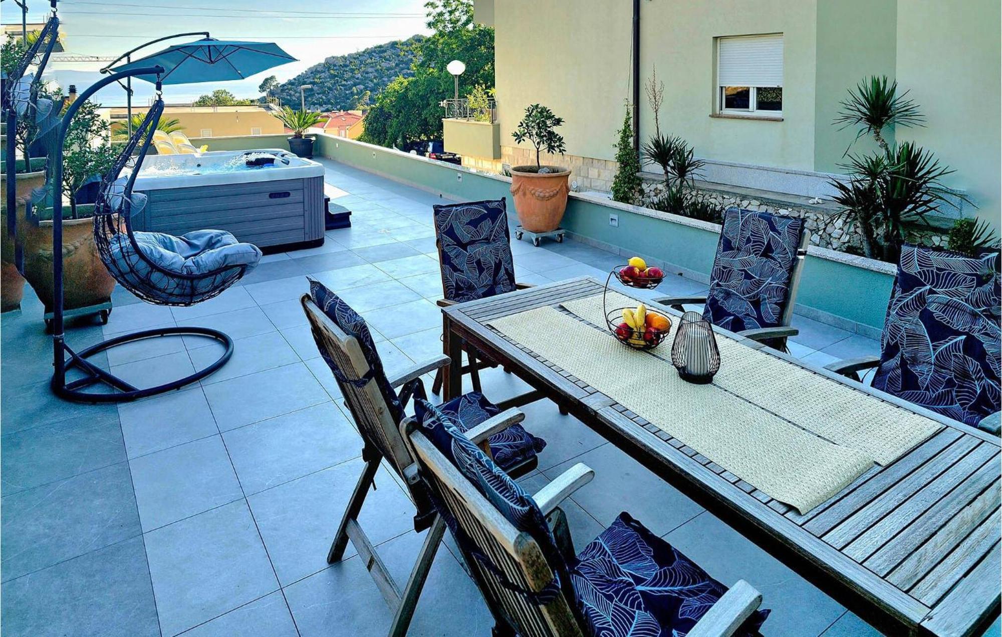 Amazing Apartment In Makarska With House Sea View Eksteriør bilde